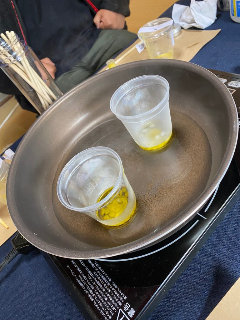 水を張ったフライパン