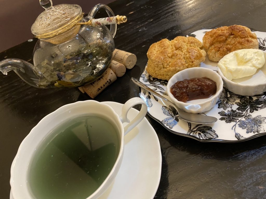 スコーンと紅茶
